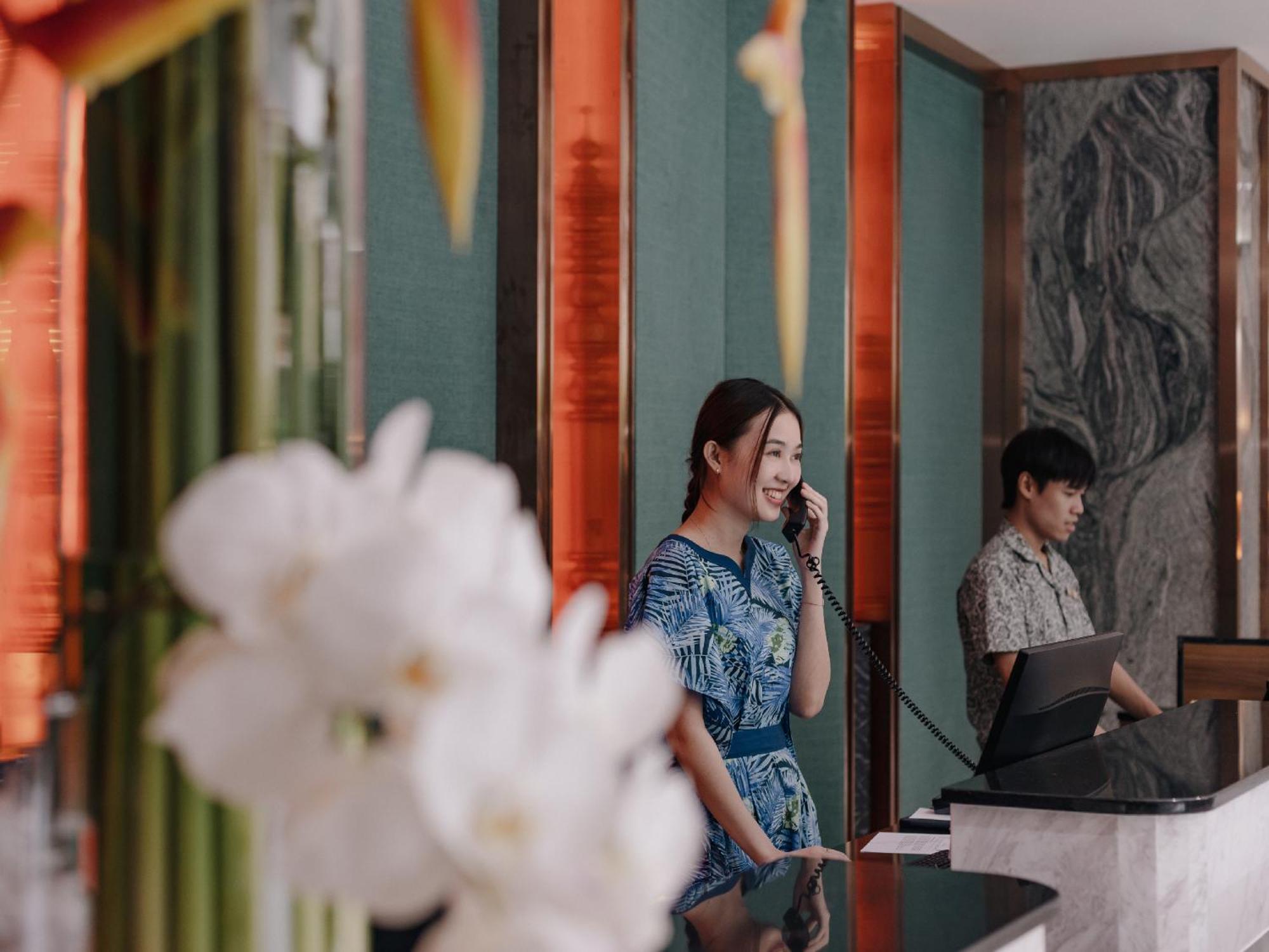 Nysa Hotel Bangkok Sukhumvit 11 外观 照片 Concierge at Mandarin Oriental, Bangkok