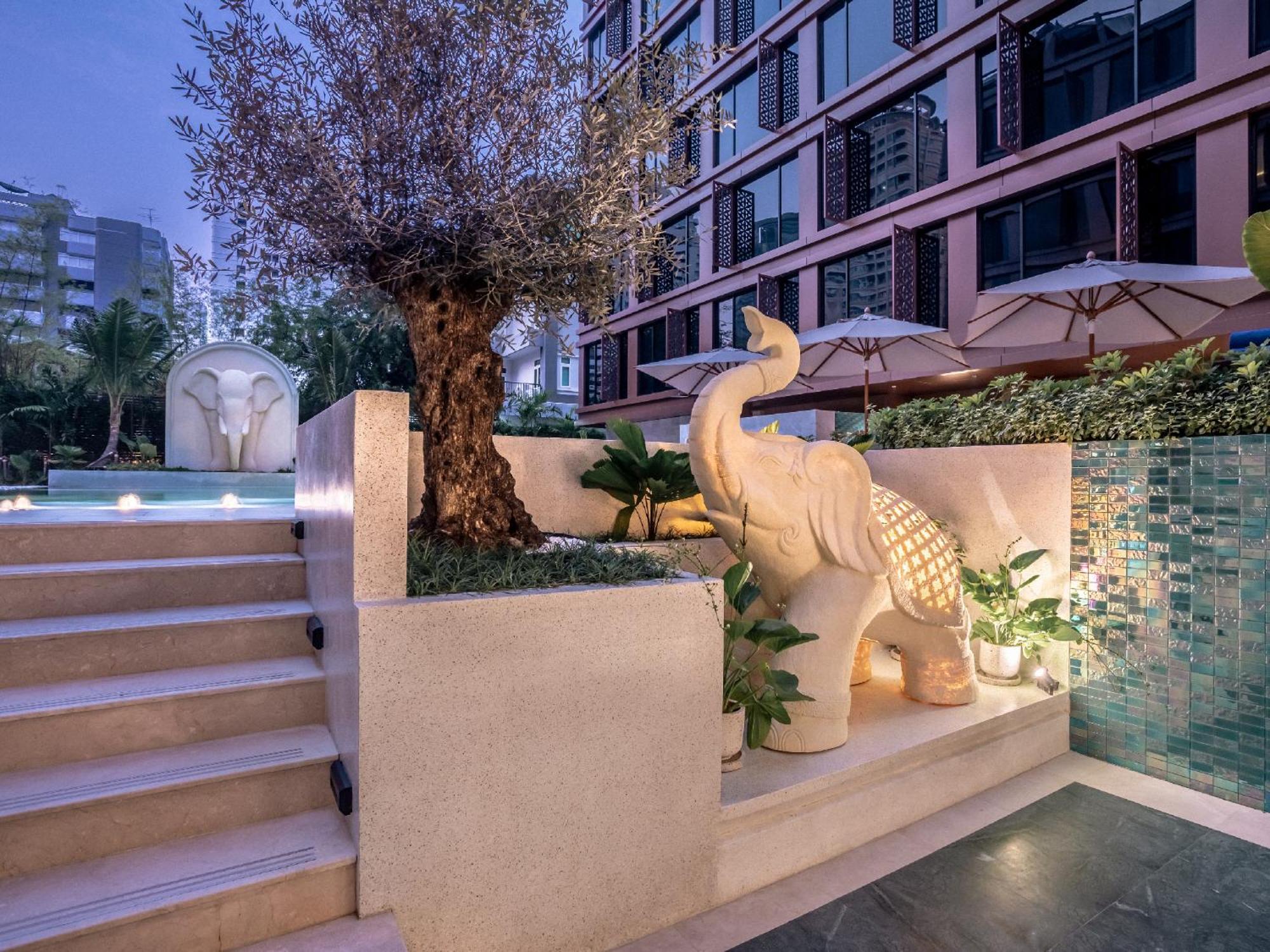 Nysa Hotel Bangkok Sukhumvit 11 外观 照片 The hotel's pool