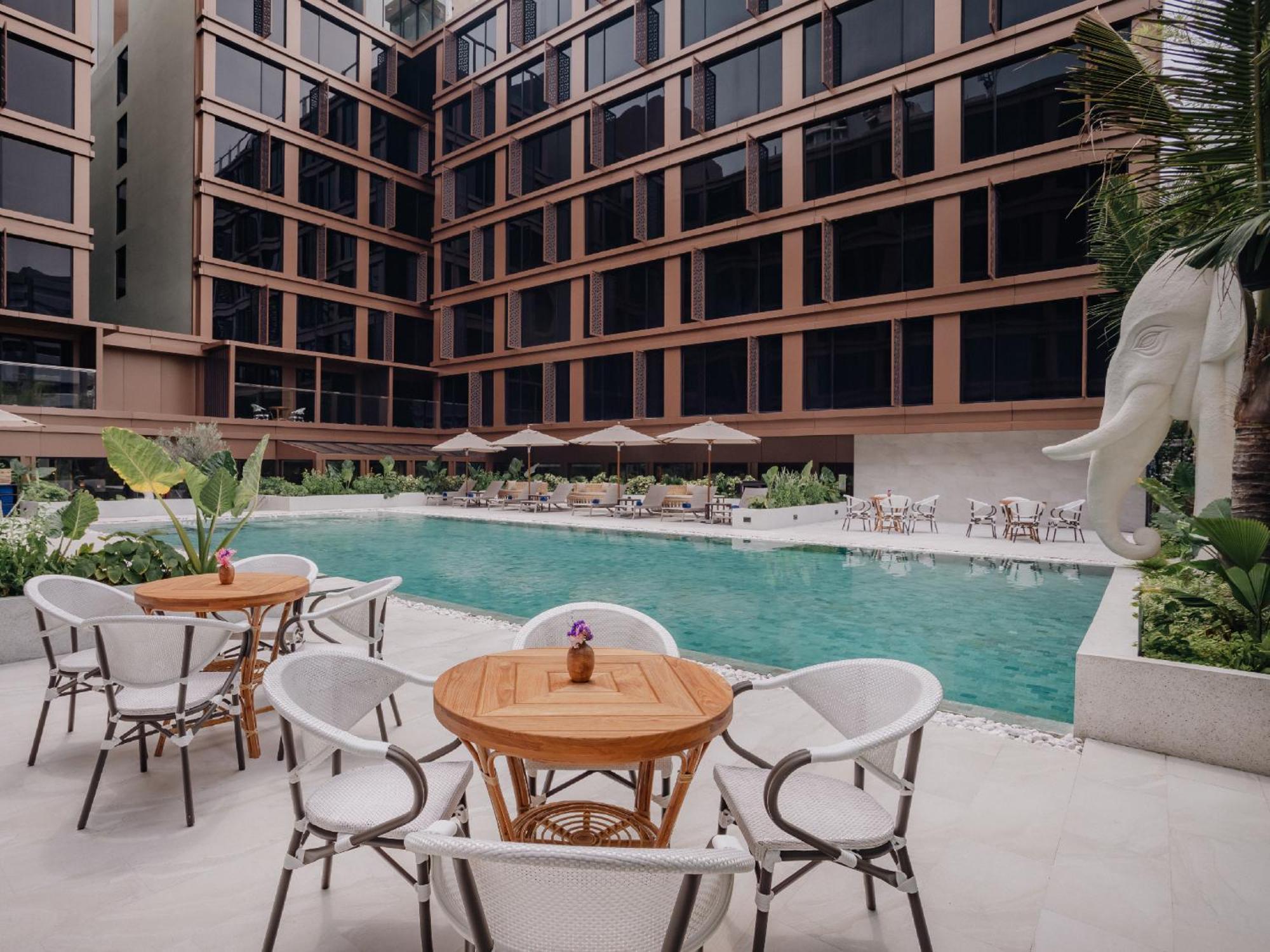 Nysa Hotel Bangkok Sukhumvit 11 外观 照片 The swimming pool at the hotel