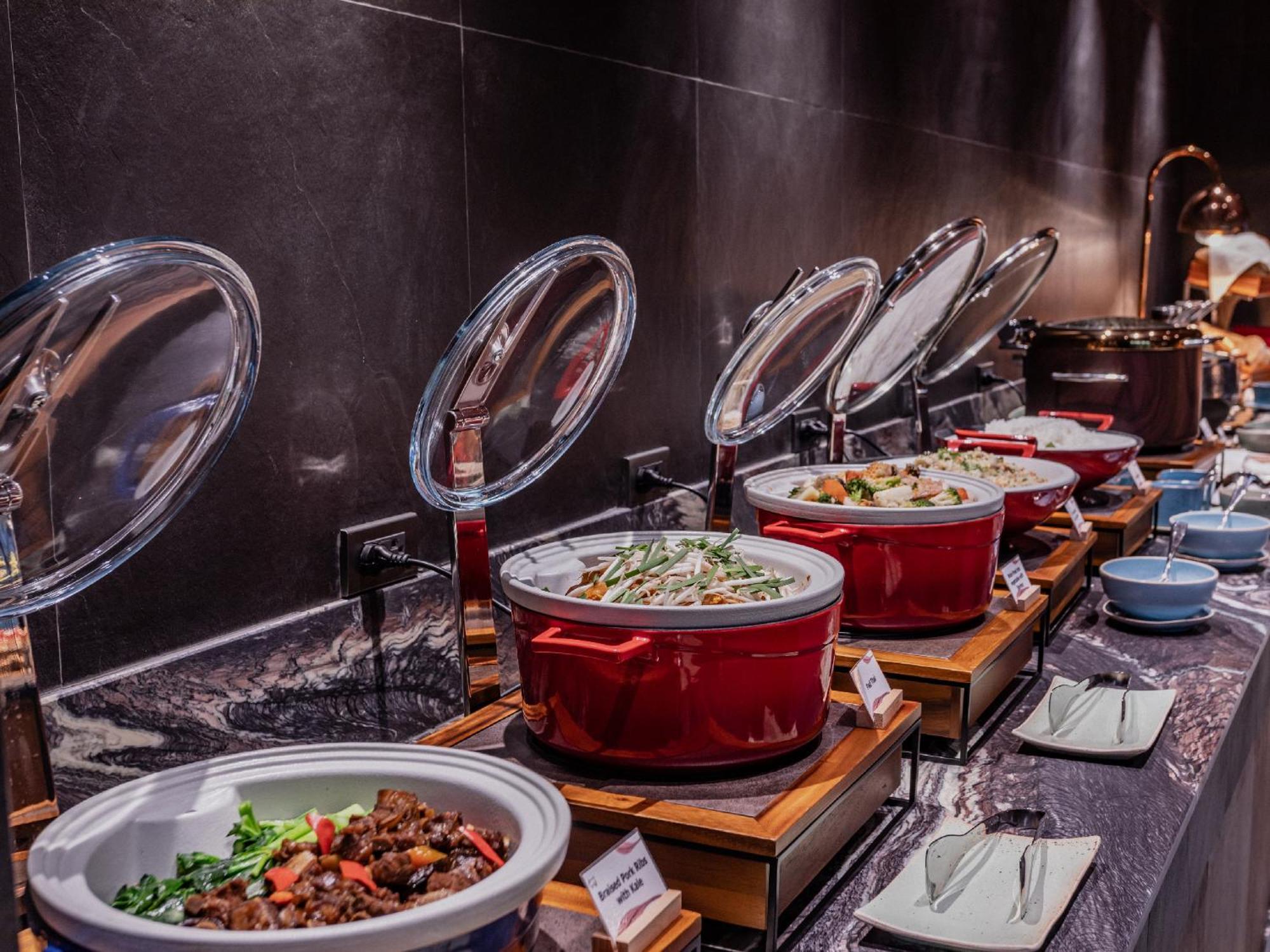 Nysa Hotel Bangkok Sukhumvit 11 外观 照片 A buffet at a hotel