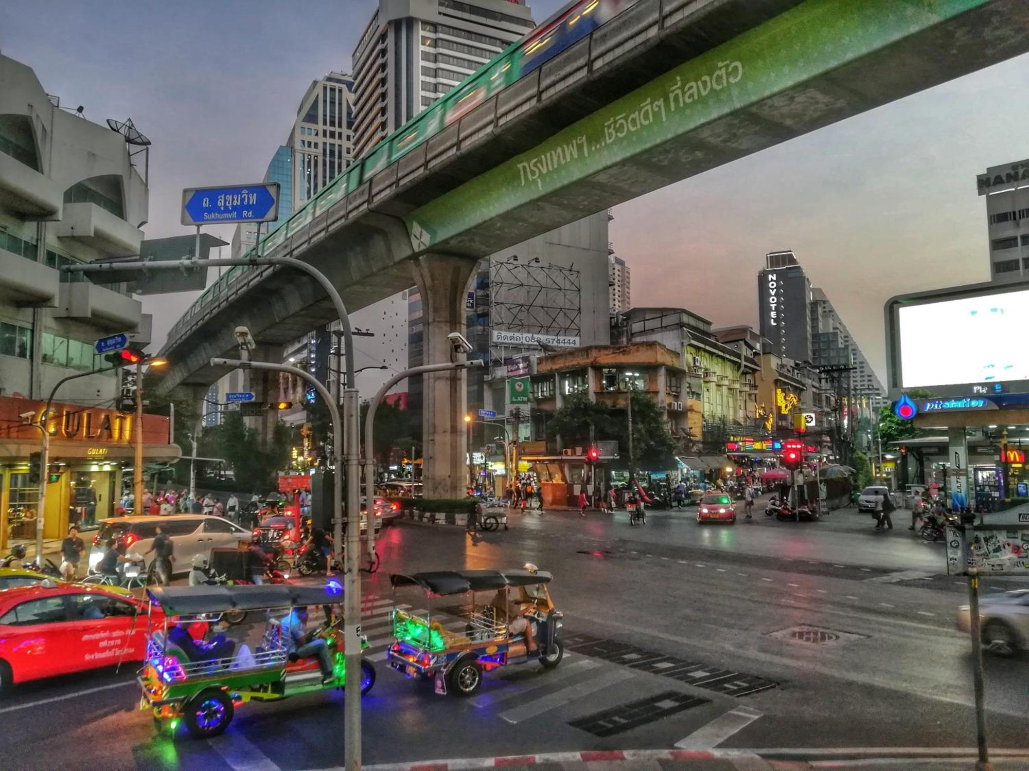 Nysa Hotel Bangkok Sukhumvit 11 外观 照片 The station in 2019